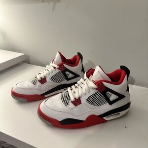 JORDAN RETRO 4s